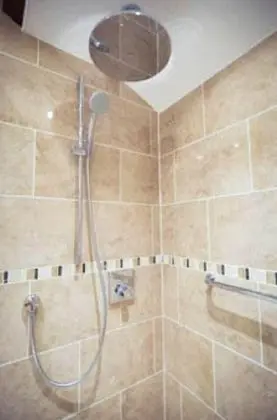 Büyük Yataklı Tek Kişilik Oda