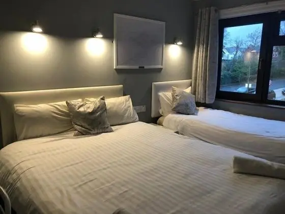 Üç Kişilik Oda, Banyolu/Duşlu, Bahçe Manzaralı (KING AND SINGLE)