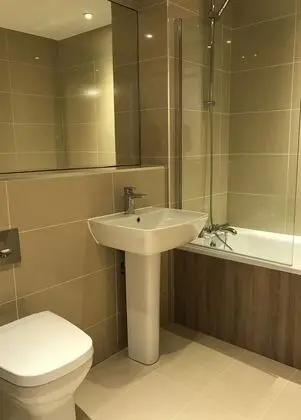 Tek Büyük Yataklı Oda, Ortak Banyo
