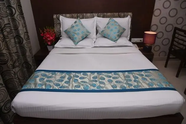 Deluxe Tek Büyük Yataklı Oda, 1 Yatak Odası, Engellilere Uygun, Sigara İçilebilir
