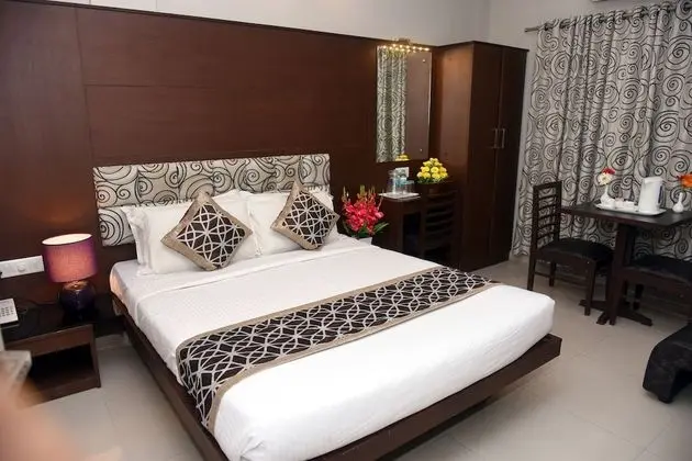 Deluxe Tek Büyük Yataklı Oda, 1 Yatak Odası, Engellilere Uygun, Sigara İçilebilir