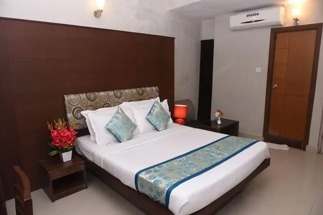 Deluxe Tek Büyük Yataklı Oda, 1 Yatak Odası, Engellilere Uygun, Sigara İçilebilir