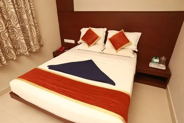 Deluxe Tek Büyük Yataklı Oda, 1 Yatak Odası, Engellilere Uygun, Sigara İçilebilir
