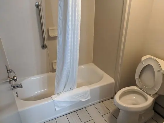 Oda, 1 En Büyük (King) Boy Yatak, Engellilere Uygun, Sigara İçilmez