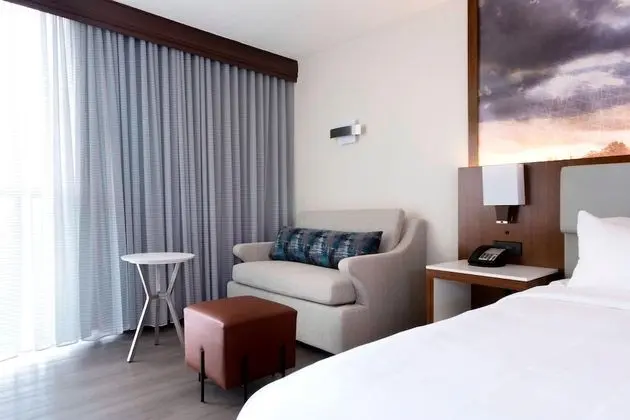 Oda, 2 Büyük (Queen) Boy Yatak