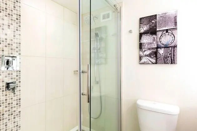 Oda, 2 Büyük (Queen) Boy Yatak