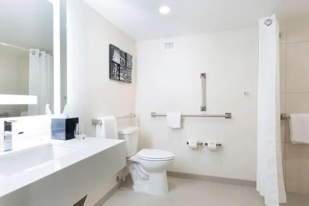 Oda, 2 Büyük (Queen) Boy Yatak