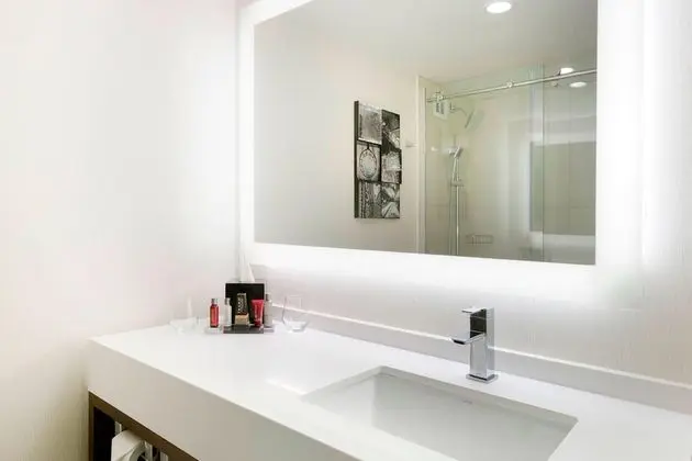 Oda, 2 Büyük (Queen) Boy Yatak, Balkon