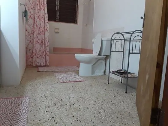 Tek Büyük Yataklı Oda, 1 Çift Kişilik Yatak, Ortak Banyo
