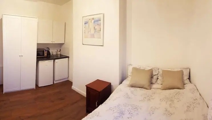 Traditional Tek Büyük Yataklı Oda