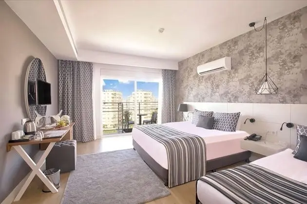Deluxe Superior Suite