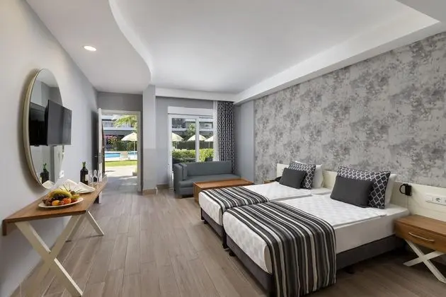 https://images.etstur.com/files/images/hotelImages/TR/209270/l/Sherwood-Suites-Resort-Oda-353319.jpg
