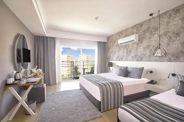 https://images.etstur.com/files/images/hotelImages/TR/209270/l/Sherwood-Suites-Resort-Oda-353335.jpg
