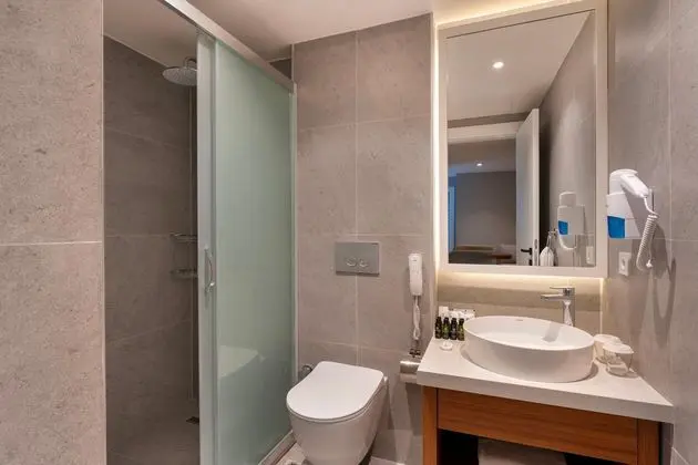 https://images.etstur.com/imgproxy/resize/2560x1440/files/images/hotelImages/etsrooms/112/Greenwood_Suites_Resort_20260317151458_1.jpg