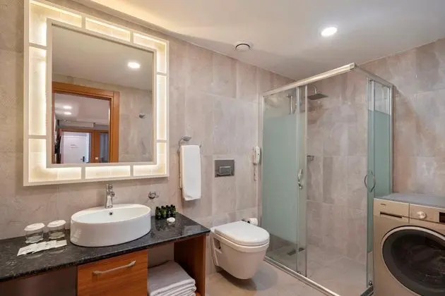 https://images.etstur.com/imgproxy/resize/2560x1440/files/images/hotelImages/etsrooms/112/Greenwood_Suites_Resort_20260317151623_0.jpg