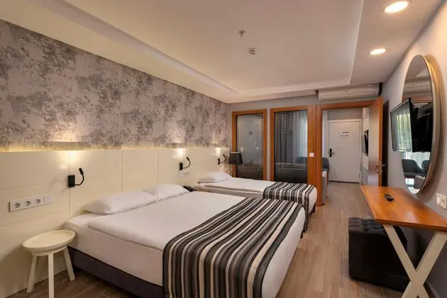https://images.etstur.com/imgproxy/resize/2560x1440/files/images/hotelImages/etsrooms/112/Greenwood_Suites_Resort_20260317151624_2.jpg