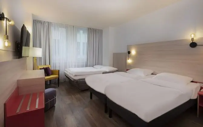 Family Oda, 2 Çift Kişilik Yatak (2 Single Beds and 1 Sofa Bed)