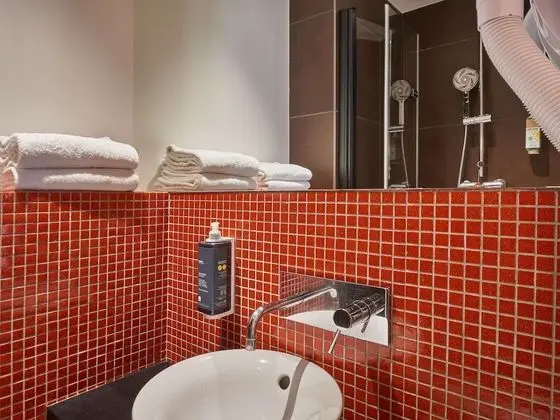 Tek Büyük Yataklı Oda, 1 Çift Kişilik Yatak