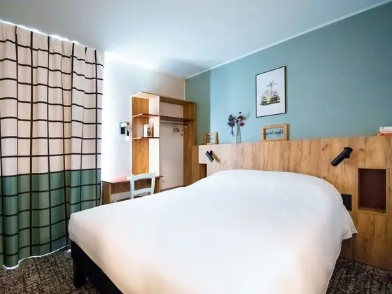 Pop Room with a double bed