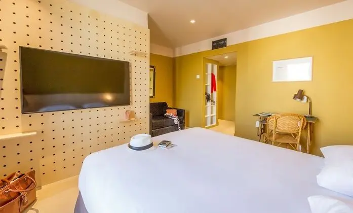 Tek Büyük Yataklı Oda, 1 Çift Kişilik Yatak