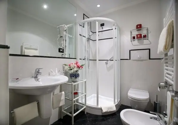 Standard Tek Büyük Yataklı Oda