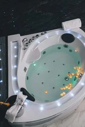Honeymoon Süit, Jakuzi (Jacuzzi)