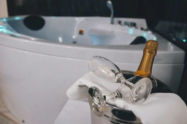 Honeymoon Süit, Jakuzi