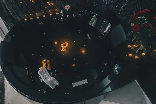 Honeymoon Süit, Jakuzi