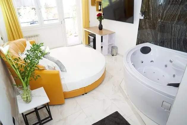 Honeymoon Süit, Jakuzi