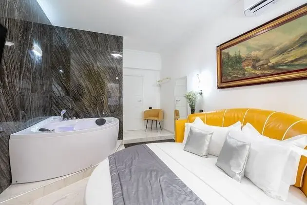 Honeymoon Süit, Jakuzi