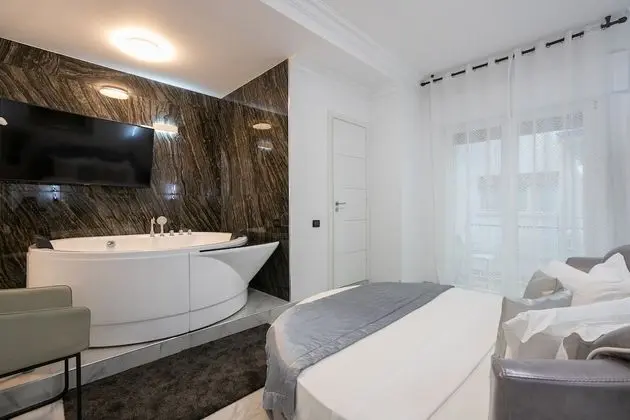 Honeymoon Süit, Jakuzi