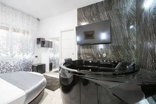 Honeymoon Süit, Jakuzi