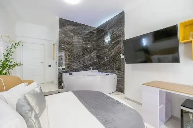 Honeymoon Süit, Jakuzi