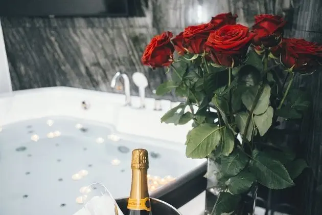 Honeymoon Süit, Jakuzi