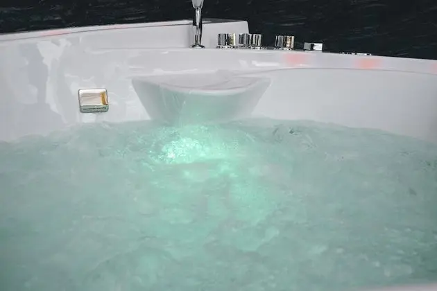 Honeymoon Süit, Jakuzi