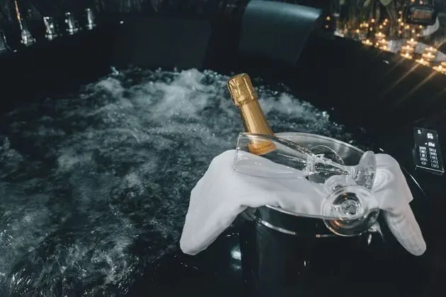 Honeymoon Süit, Jakuzi