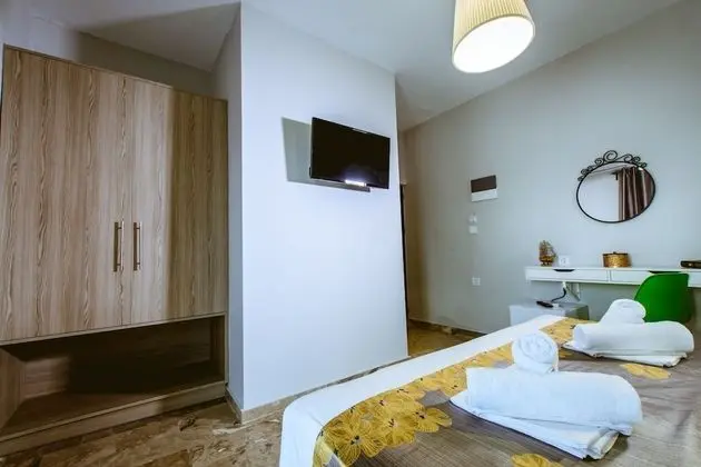 Design Tek Büyük Yataklı Oda, Bahçe Manzaralı