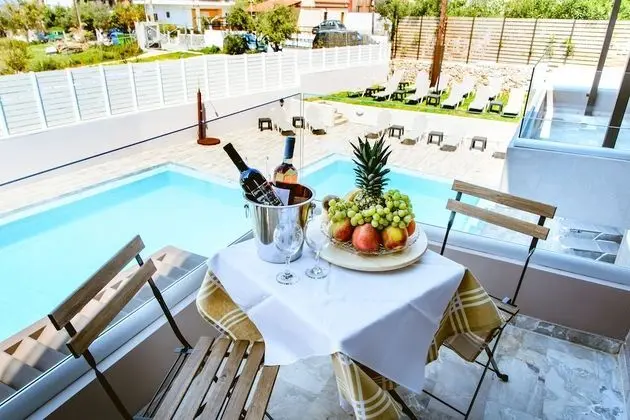 Design Tek Büyük Yataklı Oda, Bahçe Manzaralı