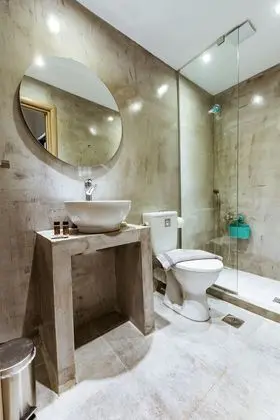 Design Tek Büyük Yataklı Oda, Bahçe Manzaralı