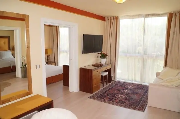 Deluxe Family Suite