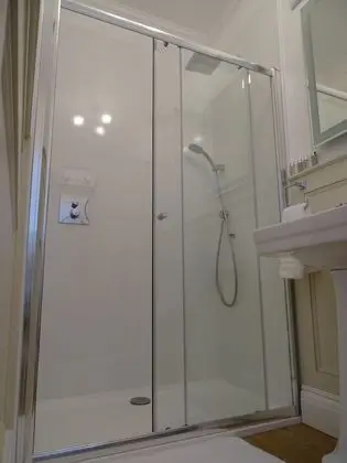 Superior Tek Büyük veya İki Ayrı Yataklı Oda