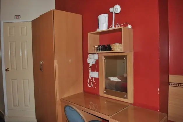 Üç Kişilik Oda