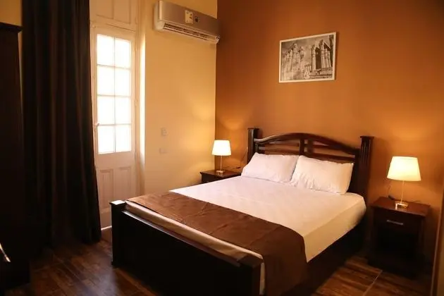 Deluxe Tek Büyük Yataklı Oda (with Bath)