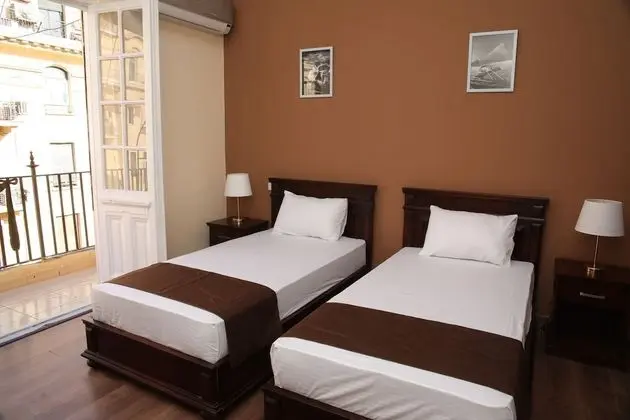 Deluxe Tek Büyük Yataklı Oda (with Bath)