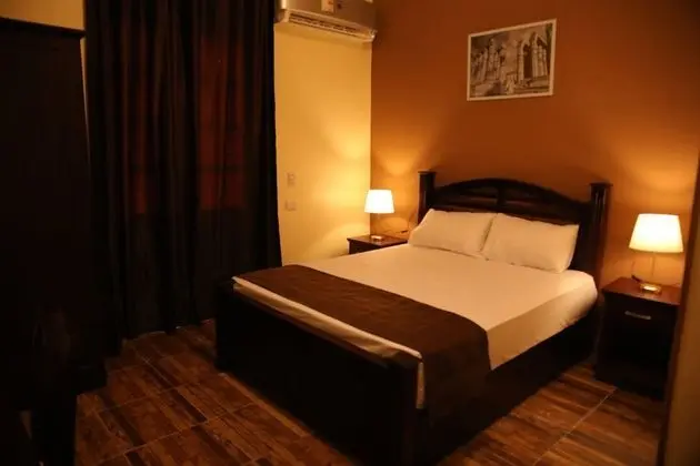 Deluxe Tek Büyük Yataklı Oda (with Bath)
