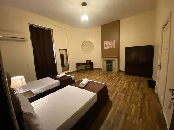 Tek Büyük Yataklı Oda, Ortak Banyo