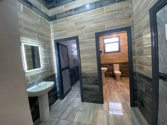 Tek Büyük Yataklı Oda, Ortak Banyo