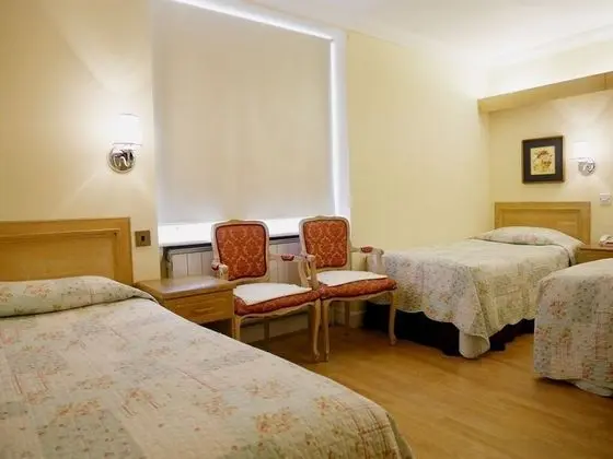 Standard Dört Kişilik Oda, Banyolu/Duşlu