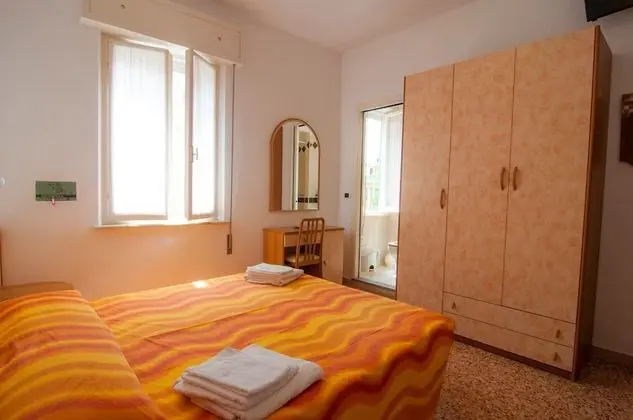 Comfort Tek Büyük veya İki Ayrı Yataklı Oda