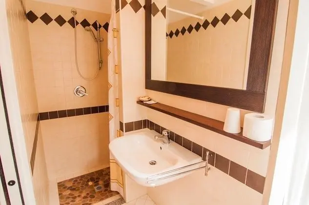 Comfort Tek Büyük veya İki Ayrı Yataklı Oda